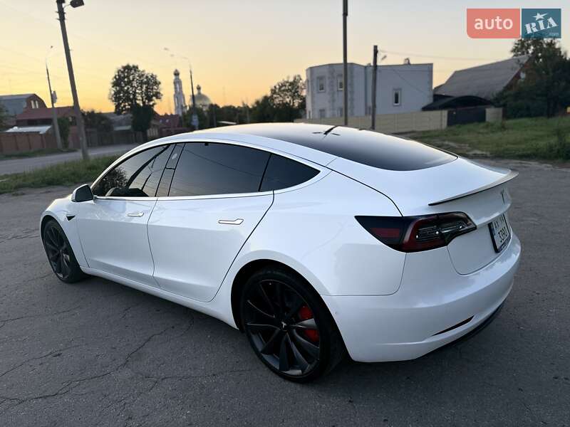 Седан Tesla Model 3 2019 в Києві