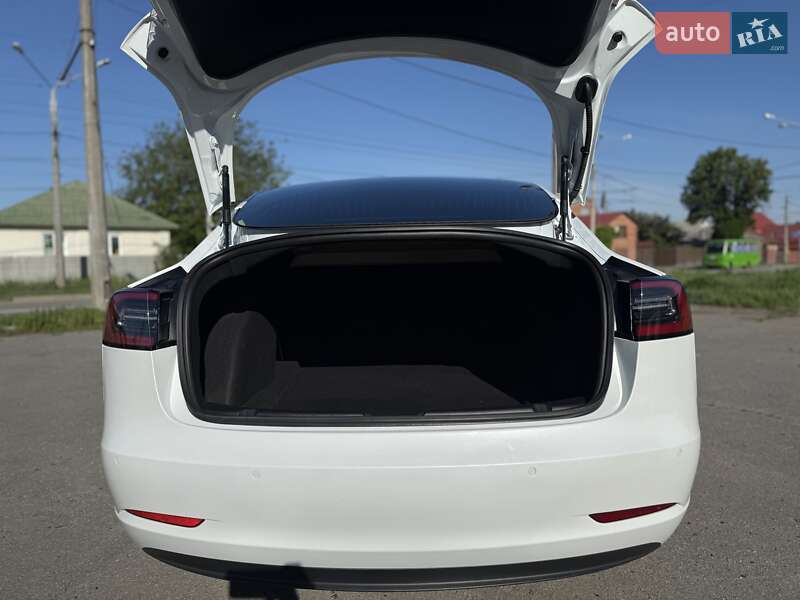 Седан Tesla Model 3 2019 в Києві