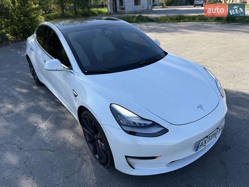 Седан Tesla Model 3 2019 в Києві
