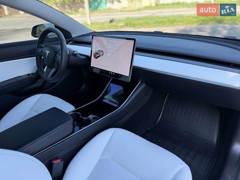 Седан Tesla Model 3 2019 в Києві