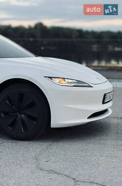 Седан Tesla Model 3 2024 в 