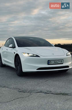 Седан Tesla Model 3 2024 в 