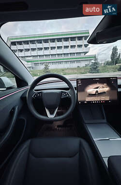 Седан Tesla Model 3 2024 в 