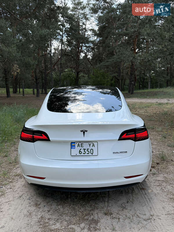 Седан Tesla Model 3 2023 в Днепре