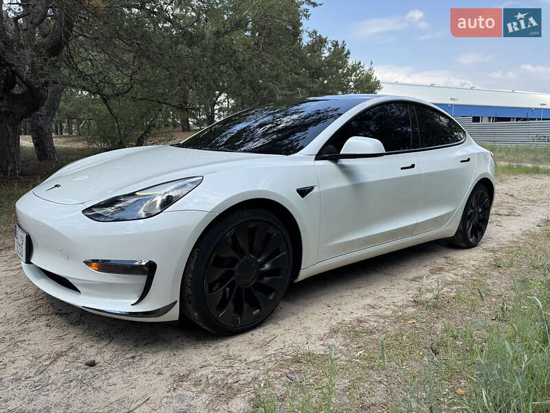 Седан Tesla Model 3 2023 в Днепре