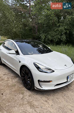 Седан Tesla Model 3 2023 в 