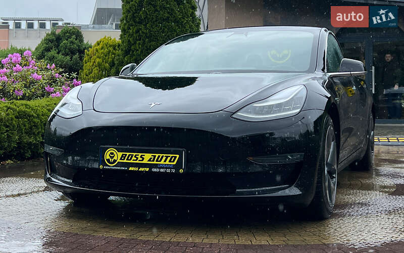 Седан Tesla Model 3 2020 в Львове