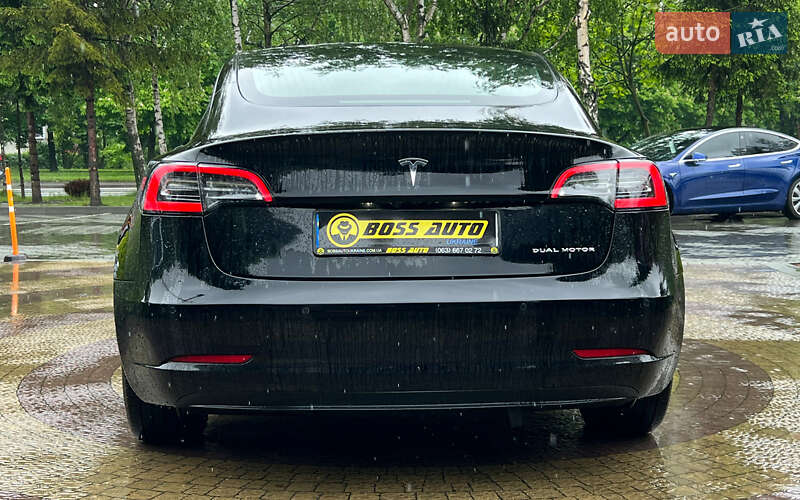 Седан Tesla Model 3 2020 в Львове