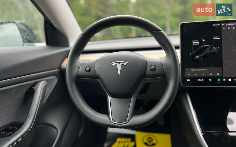 Седан Tesla Model 3 2020 в Львове