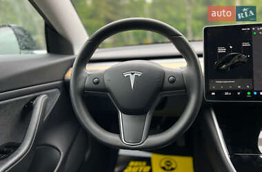 Седан Tesla Model 3 2020 в 