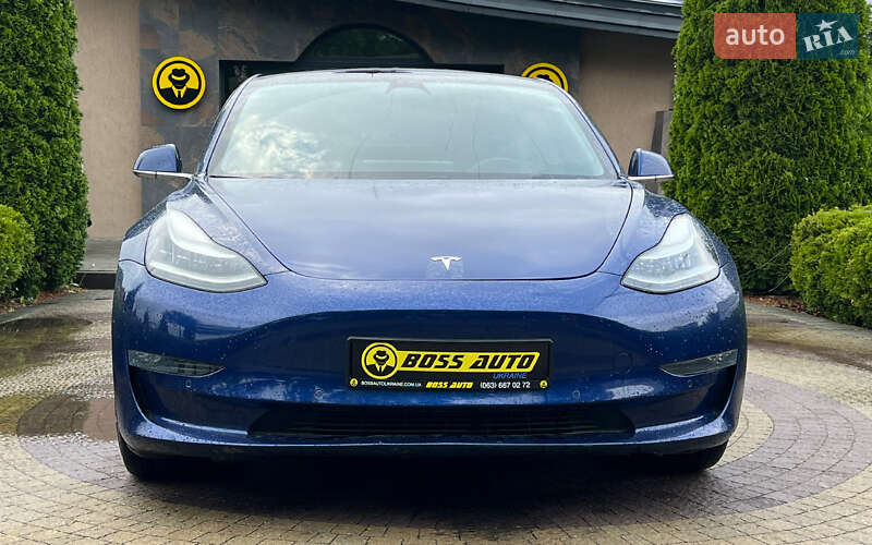 Седан Tesla Model 3 2019 в Львові