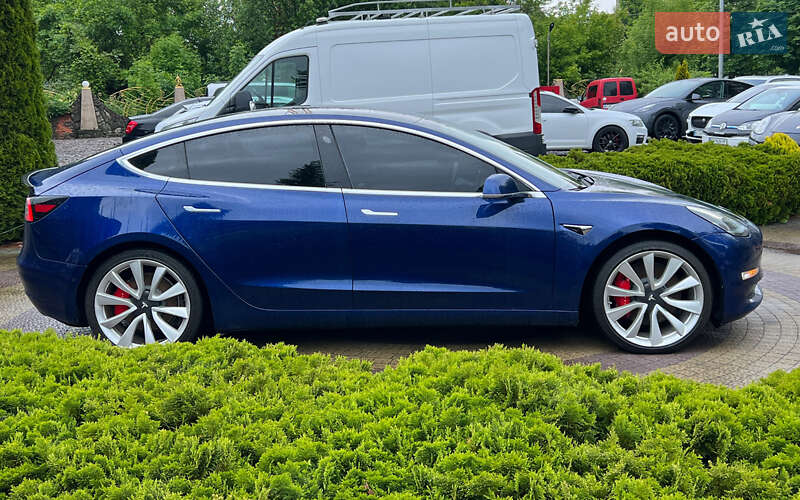 Седан Tesla Model 3 2019 в Львові