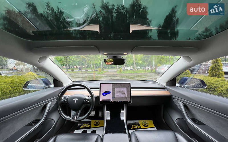 Седан Tesla Model 3 2019 в Львові