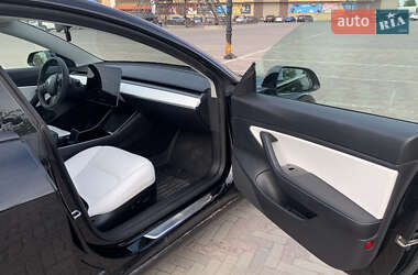 Седан Tesla Model 3 2020 в 