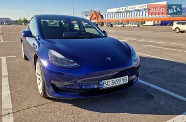 Седан Tesla Model 3 2022 в 