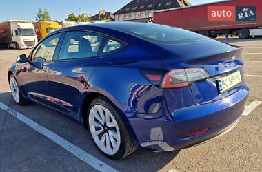 Седан Tesla Model 3 2022 в 