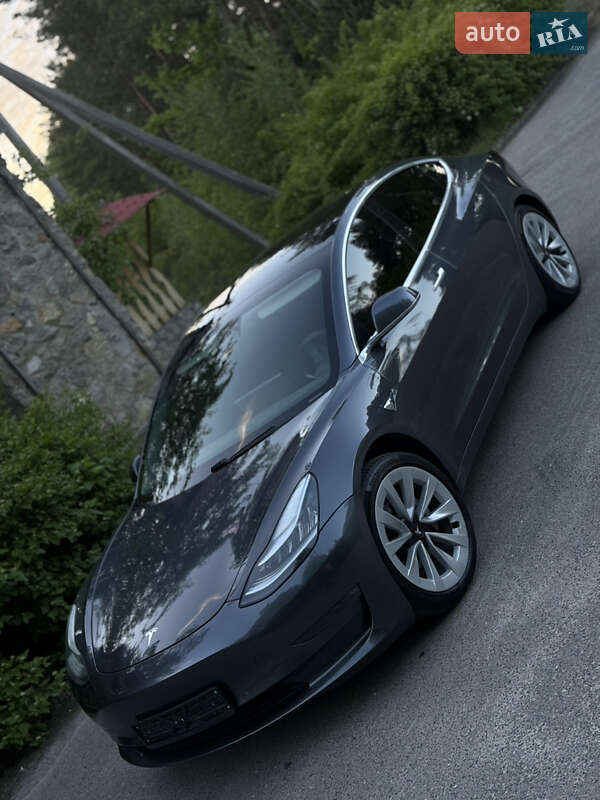 Седан Tesla Model 3 2019 в Львове