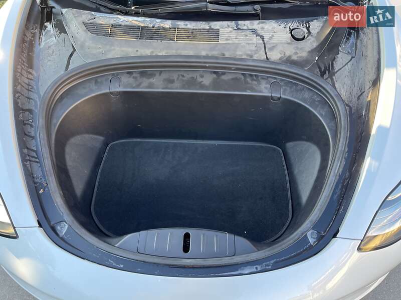 Седан Tesla Model 3 2018 в Тернополі