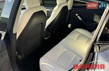 Седан Tesla Model 3 2022 в 