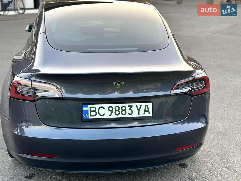 Седан Tesla Model 3 2021 в Києві