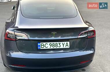 Седан Tesla Model 3 2021 в 