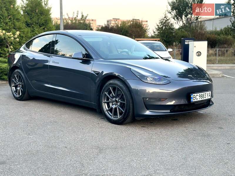 Седан Tesla Model 3 2021 в Києві