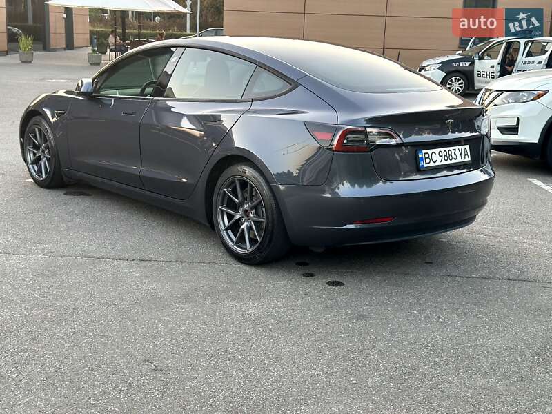 Седан Tesla Model 3 2021 в Києві