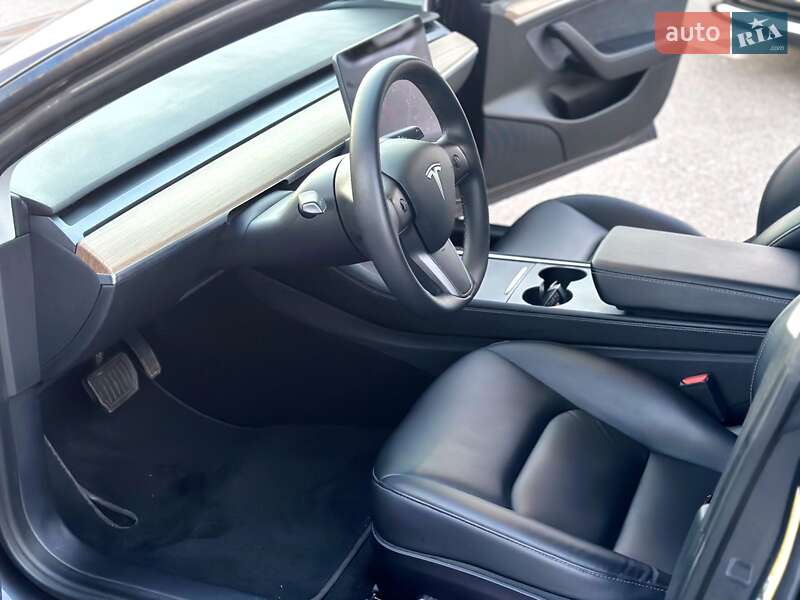 Седан Tesla Model 3 2021 в Києві