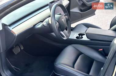 Седан Tesla Model 3 2021 в 