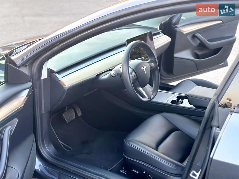 Седан Tesla Model 3 2021 в Києві