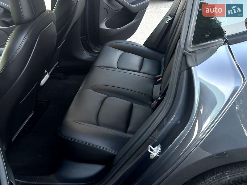 Седан Tesla Model 3 2021 в Києві