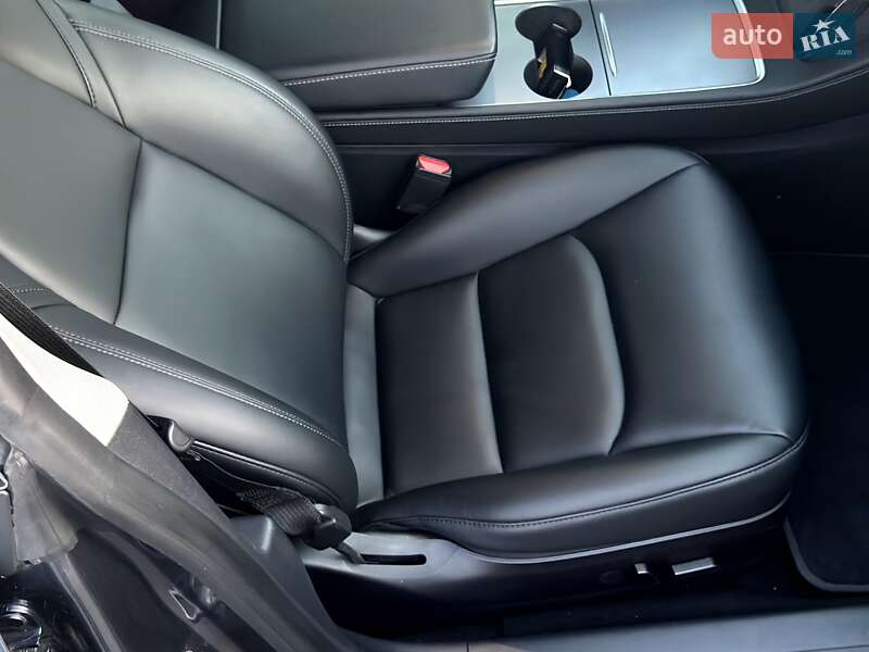Седан Tesla Model 3 2021 в Києві