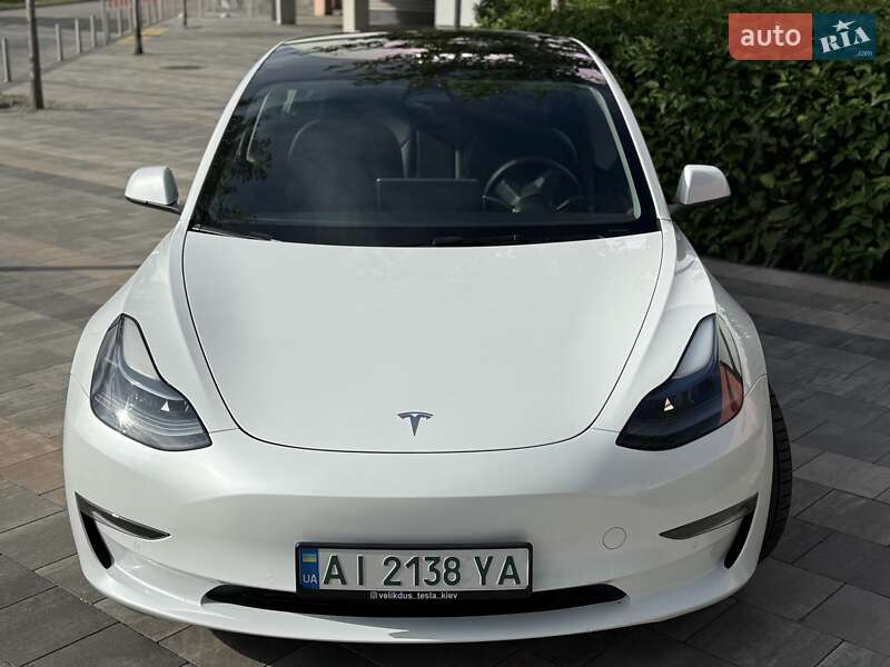 Седан Tesla Model 3 2022 в Киеве