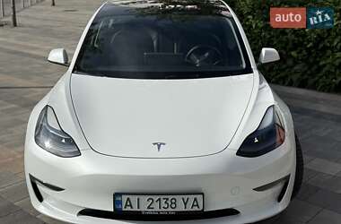 Седан Tesla Model 3 2022 в 