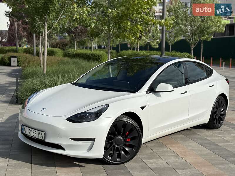 Седан Tesla Model 3 2022 в Киеве
