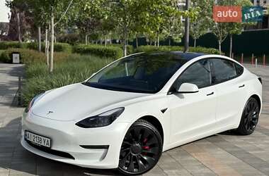 Седан Tesla Model 3 2022 в 