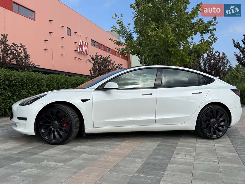 Седан Tesla Model 3 2022 в Киеве