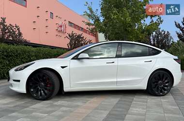 Седан Tesla Model 3 2022 в 