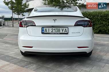 Седан Tesla Model 3 2022 в 