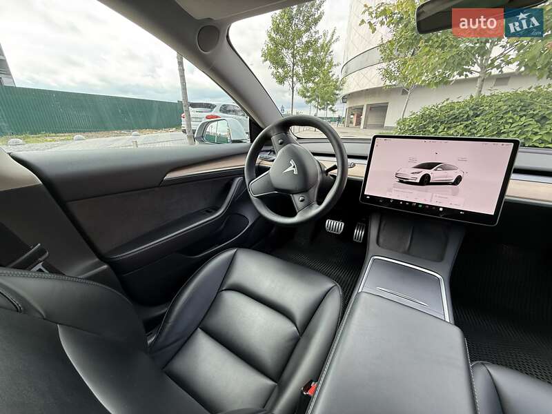 Седан Tesla Model 3 2022 в Киеве
