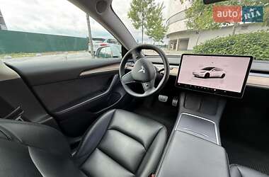Седан Tesla Model 3 2022 в 