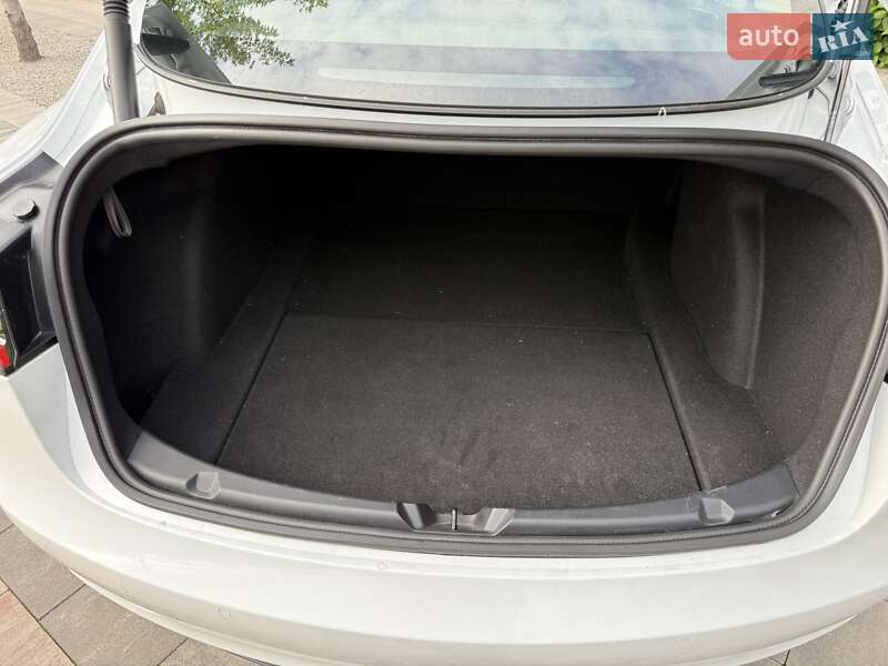 Седан Tesla Model 3 2022 в Киеве
