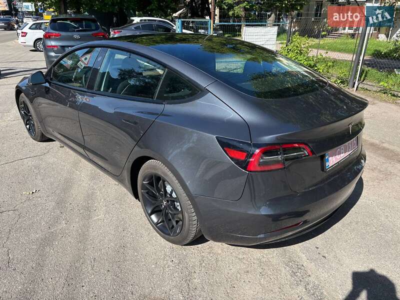Седан Tesla Model 3 2023 в Полтаві