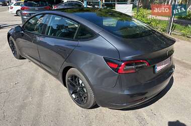 Седан Tesla Model 3 2023 в 