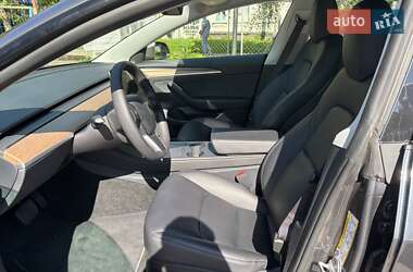 Седан Tesla Model 3 2023 в 