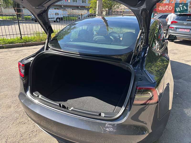 Седан Tesla Model 3 2023 в Полтаві