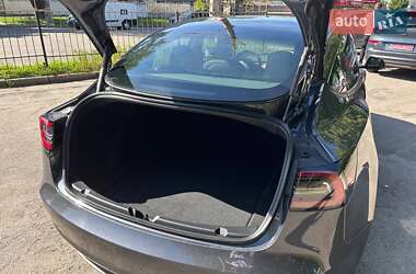 Седан Tesla Model 3 2023 в 