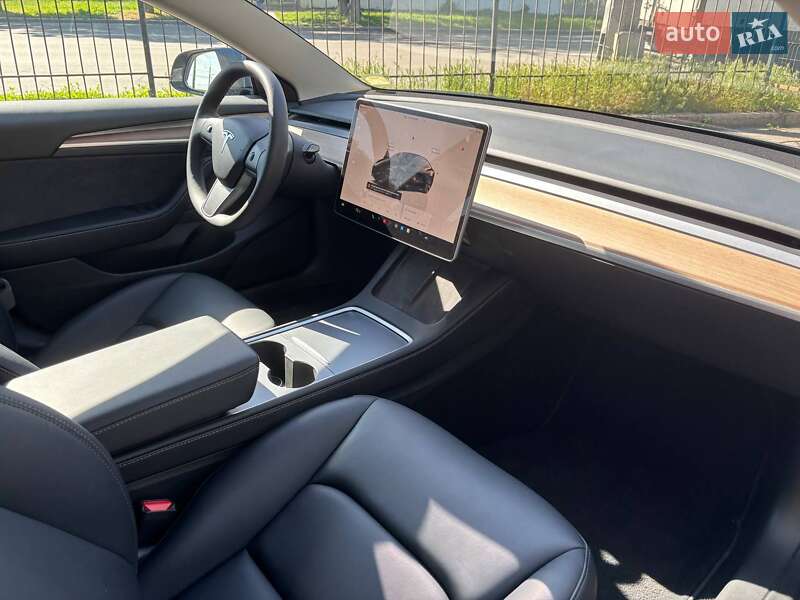 Седан Tesla Model 3 2023 в Полтаві