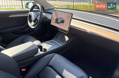Седан Tesla Model 3 2023 в 