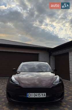 Седан Tesla Model 3 2022 в 